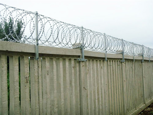 廣西刺鐵絲柵欄圖片2