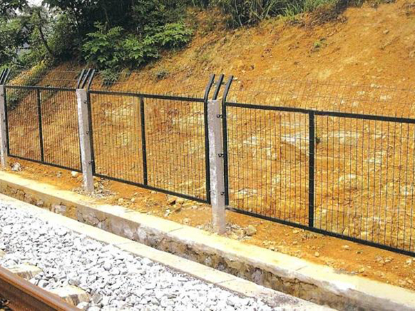 廣西鐵路防護(hù)柵欄圖片3 廣西鐵路防護(hù)柵欄圖片3