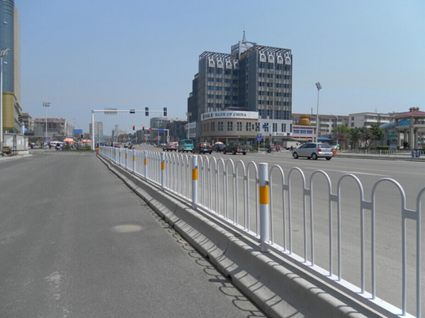 湖州隔離帶護欄網圖片2