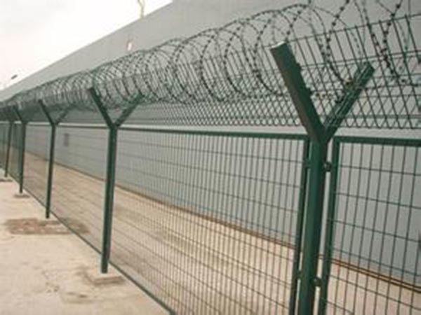 湖州鐵絲網(wǎng)護欄圖片4 湖州鐵絲網(wǎng)護欄圖片4