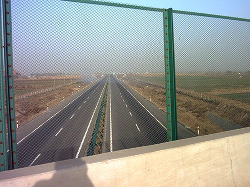 廣西橋梁隔離網(wǎng)圖片4