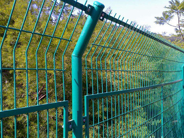 廣西鐵絲網(wǎng)圍墻圖片1