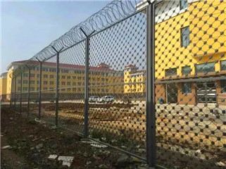 廣西延吉世紀花園小區防攀爬圍墻護欄網圖片2 廣西延吉世紀花園小區防攀爬圍墻護欄網圖片2