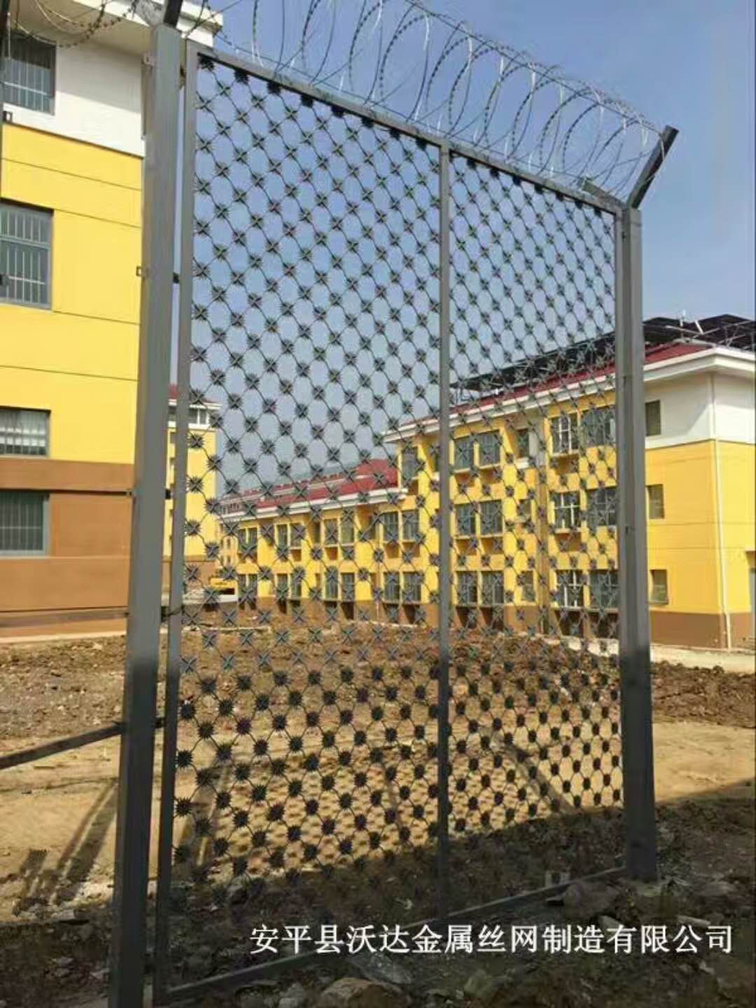 廣西延吉世紀花園小區防攀爬圍墻護欄網圖片3 廣西延吉世紀花園小區防攀爬圍墻護欄網圖片3