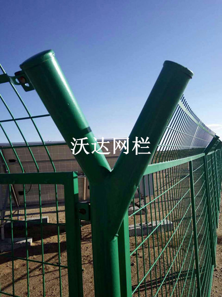 黑龍江內(nèi)蒙古烏拉特中旗油井護(hù)欄網(wǎng)工程圖片4