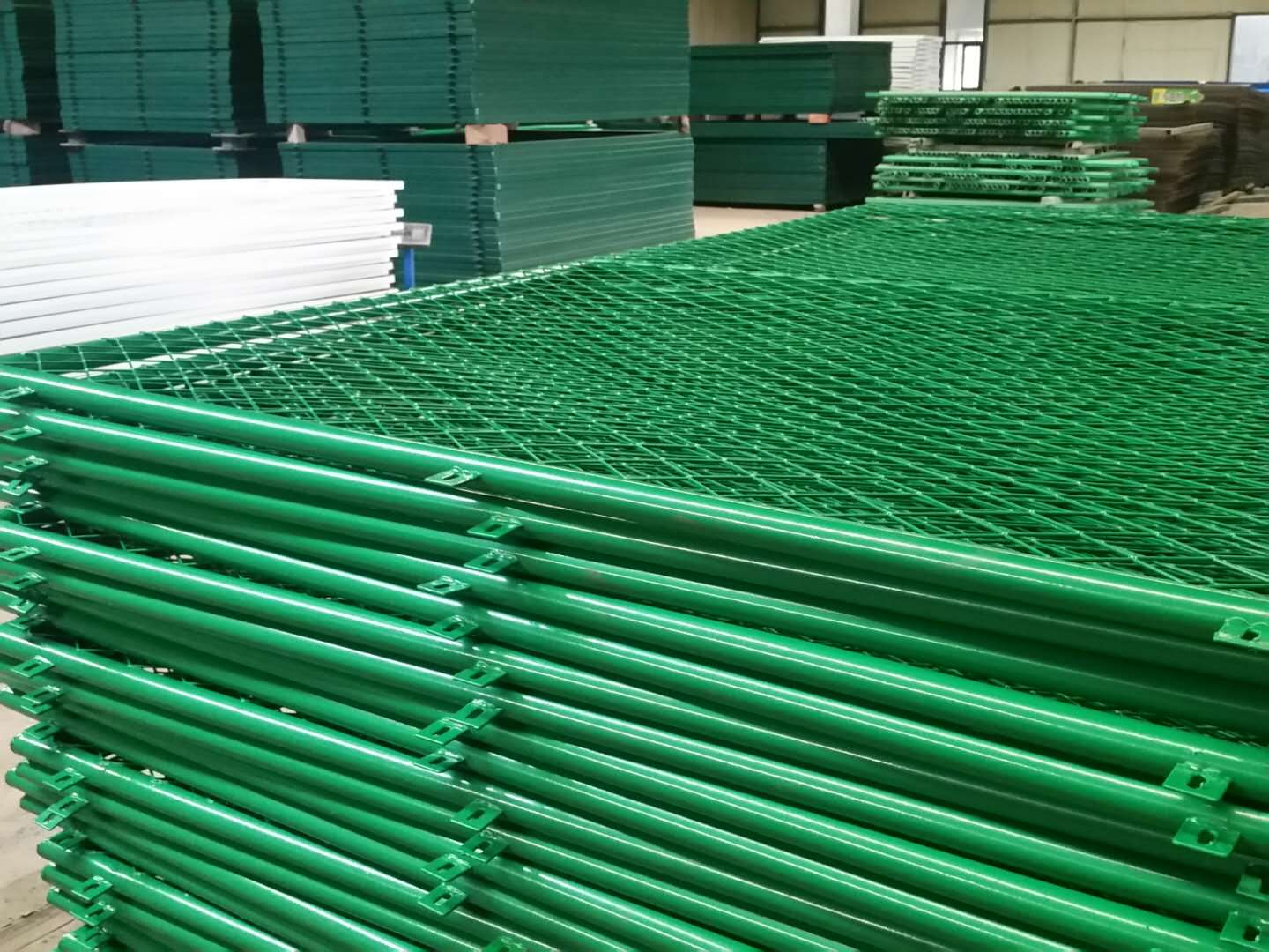 廣西浸塑隔離網圖片3 廣西浸塑隔離網圖片3