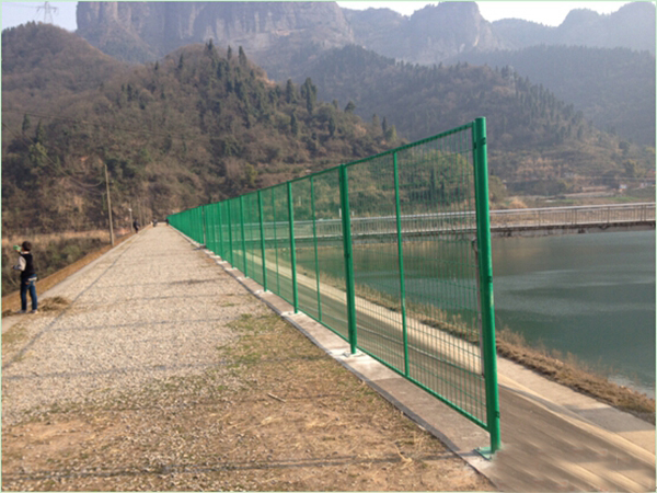 水庫庫區(qū)隔離網(wǎng)
