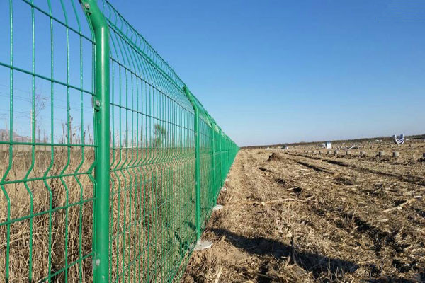 廣西三角折彎護欄網圖片6