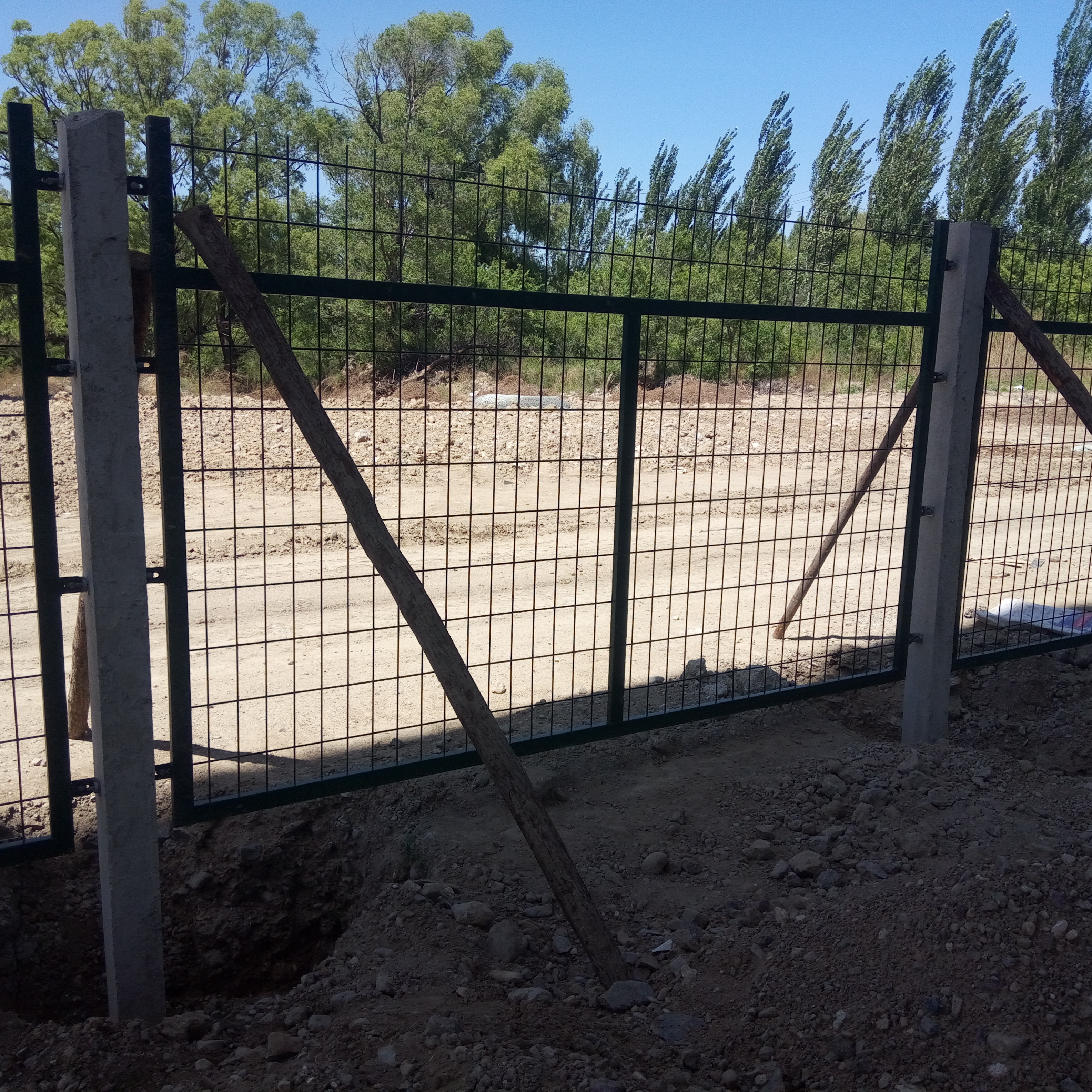 黑龍江鐵路橋下防護柵欄圖片2 黑龍江鐵路橋下防護柵欄圖片2