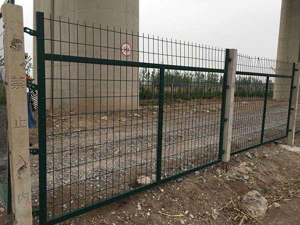 黑龍江鐵路橋下防護柵欄圖片3 黑龍江鐵路橋下防護柵欄圖片3