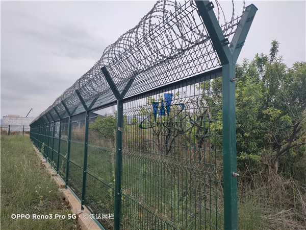 廣西云南機場鋼筋網圍界護欄網圖片5 廣西云南機場鋼筋網圍界護欄網圖片5