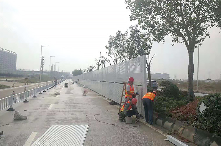 廣西沖孔網護欄圖片6