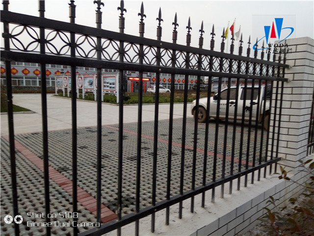 廣西圍墻鐵藝護欄圖片3