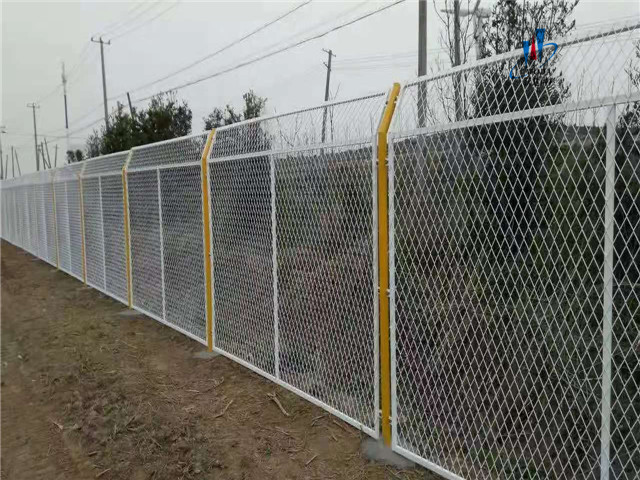 廣西鋼板網(wǎng)護欄圖片5