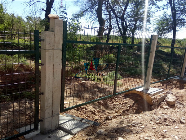 廣西鐵路護欄_金屬柵欄網(wǎng)片工程案例 廣西鐵路護欄_金屬柵欄網(wǎng)片工程案例