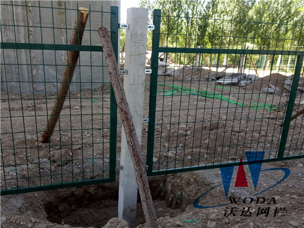 青海鐵路護欄_金屬柵欄網片工程案例圖片6 青海鐵路護欄_金屬柵欄網片工程案例圖片6