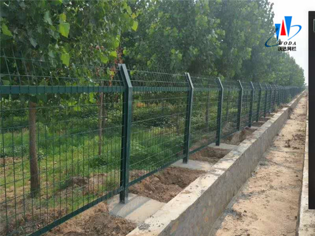 廣西公路隔離柵圖片5 廣西公路隔離柵圖片5