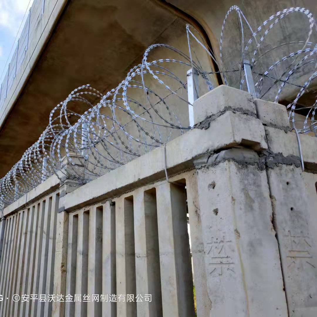 廣西高鐵刺絲滾籠圖片4